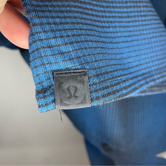 Lululemon Men’s Masons Peak Flannel Button Down Shirt in Blue and Black Size L - Picture 3 of 8